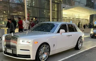 Smithsonian National Museum in style with our luxury limousine services in Washington.